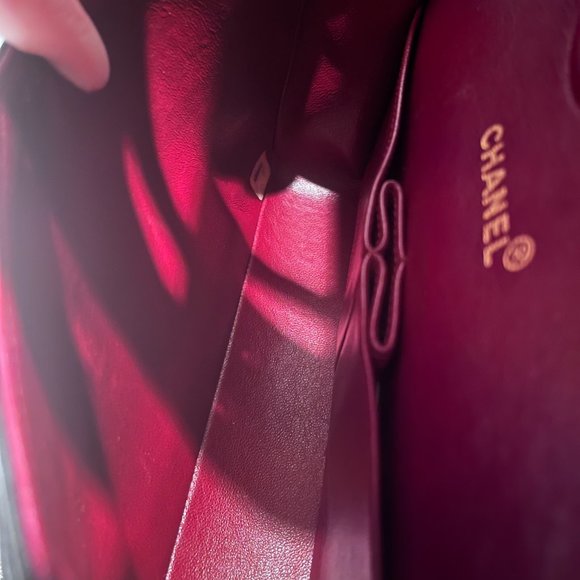 Authentic CHANEL Classic Flap Medium Lambskin Leather Black Gold Hardware - Picture 2 of 16